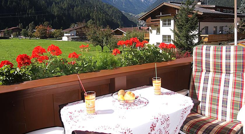 Hotel Maximilian Mayrhofen Room photo