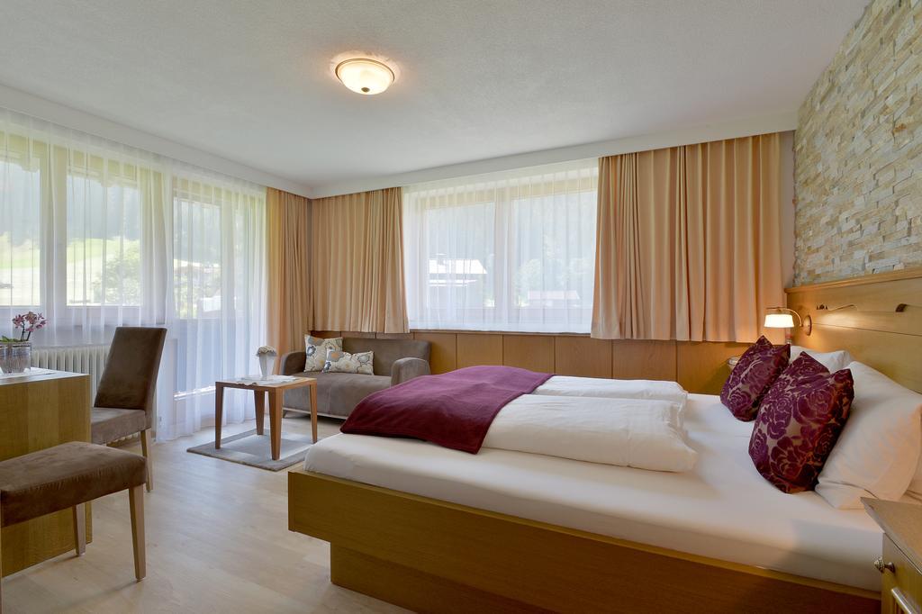 Hotel Maximilian Mayrhofen Room photo